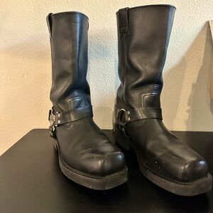 Harley Davidson men’s size 12 riding boots. Great condition, used 3-4 times.